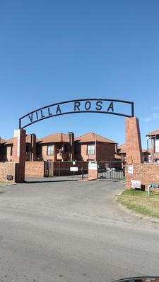 Townhouse For Sale in Edleen, Kempton Park