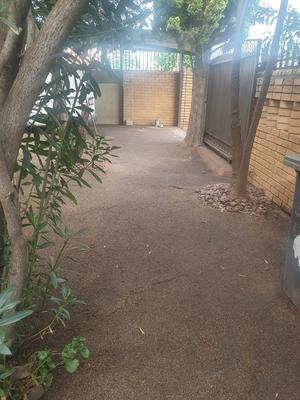 House For Sale in Chiawelo, Soweto