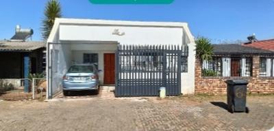 House For Sale in Lenasia, Johannesburg