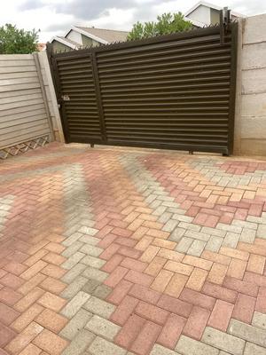 House For Rent in Palm Ridge, Alberton