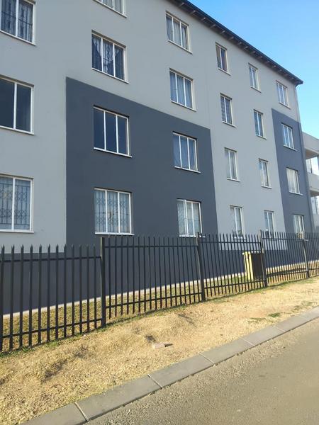 Apartment / Flat For Sale in Fleurhof, Roodepoort
