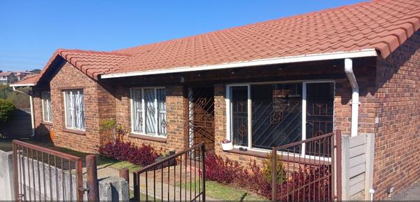 Townhouse For Sale in Mondeor, Johannesburg