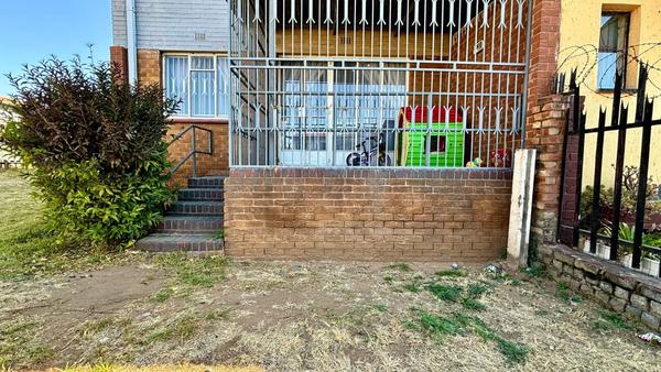 House For Sale in Chrisville, Johannesburg