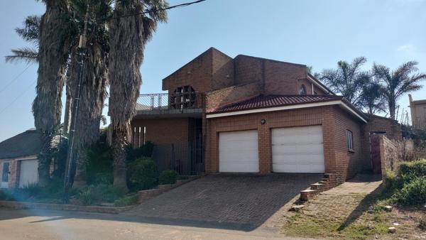 House For Sale in Crosby, Johannesburg