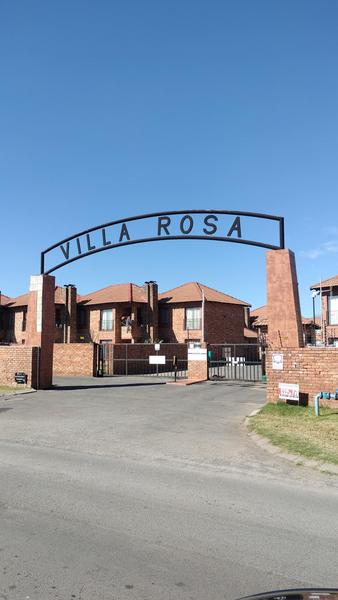 Townhouse For Sale in Edleen, Kempton Park